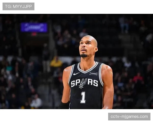 文班亚马因脚踝酸痛出战成疑，马刺客场挑战掘金前景蒙尘